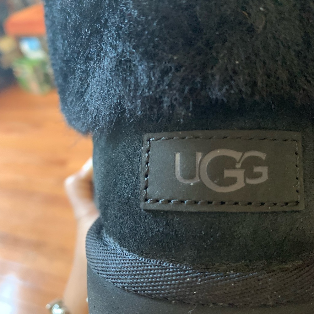 Classic Mini Fluff Booties black shearling